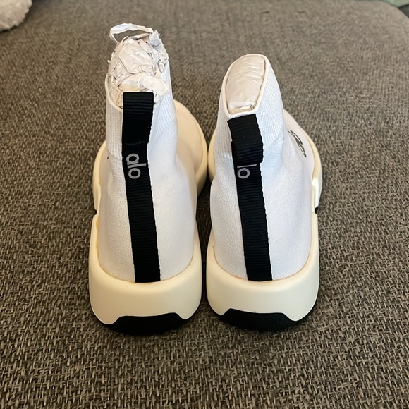 NWOT Alo Velocity Knit Sneakers - size 5 - Picture 3 of 7